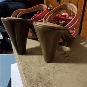 Born sandals/ heels